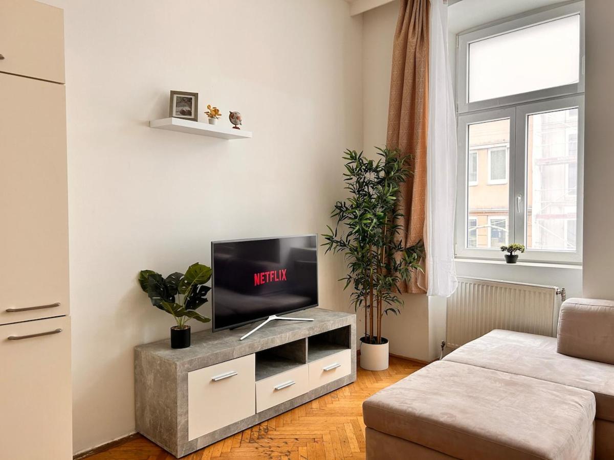 Spacious Central 4-Room Suite For 6 - Near Subway Вена Экстерьер фото