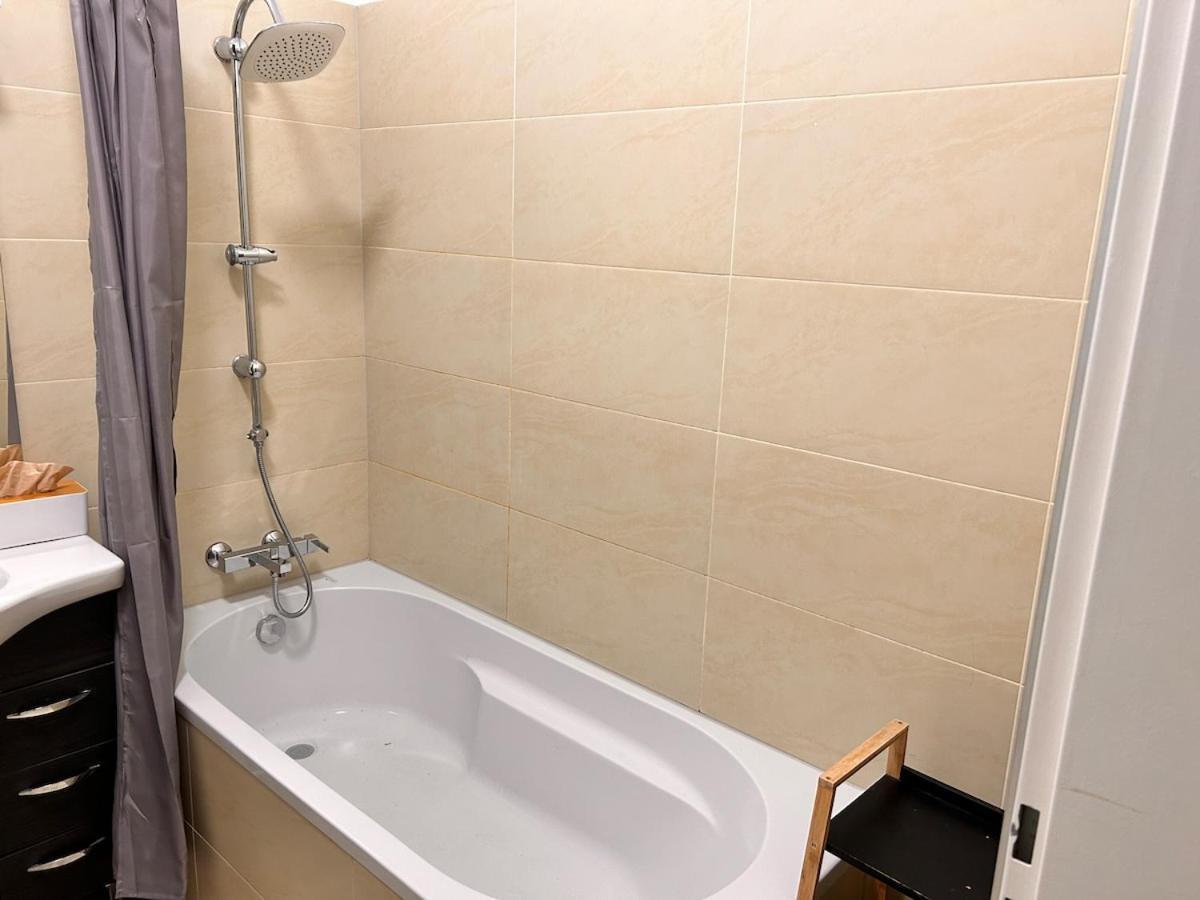 Spacious Central 4-Room Suite For 6 - Near Subway Вена Экстерьер фото