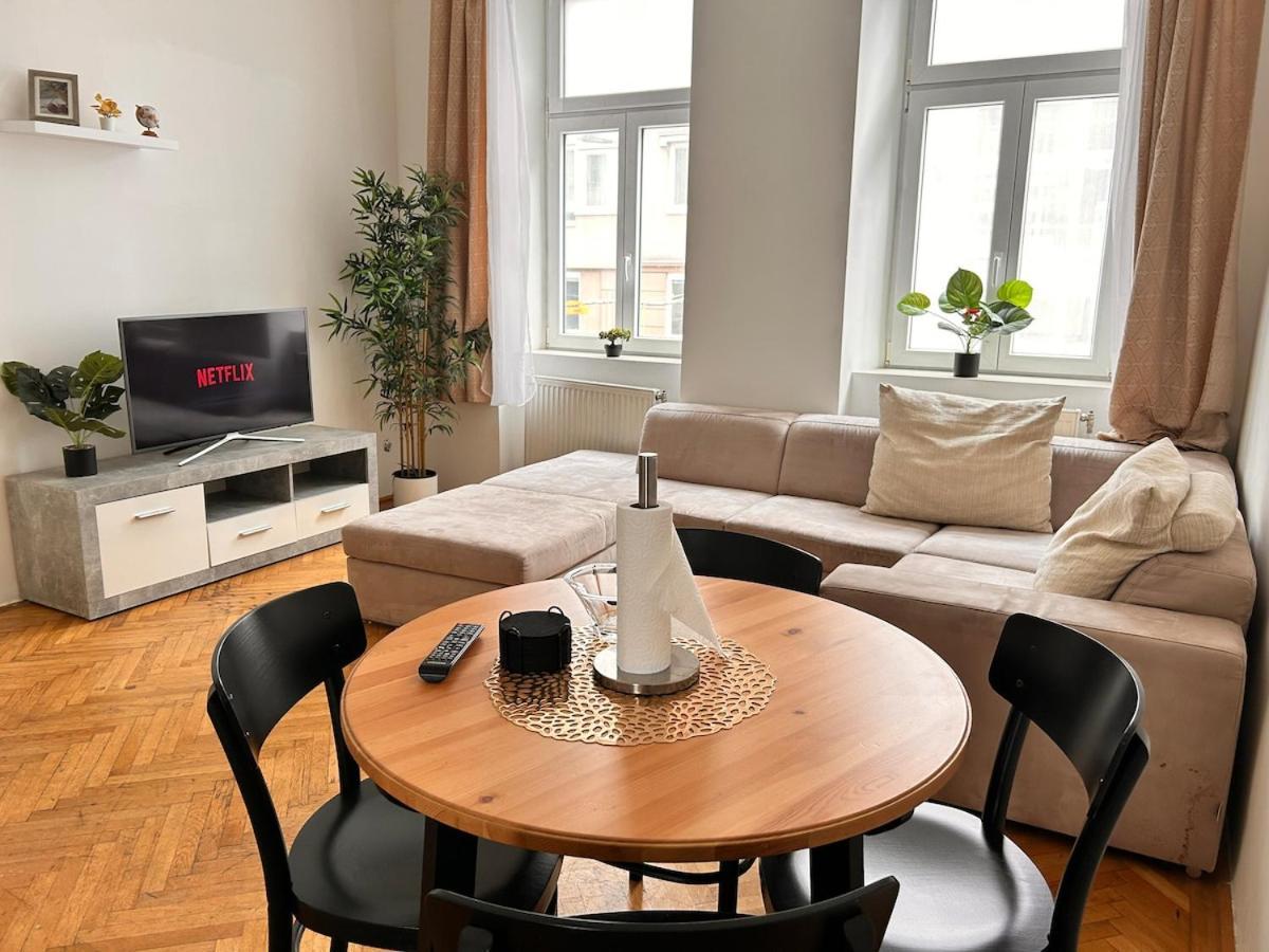 Spacious Central 4-Room Suite For 6 - Near Subway Вена Экстерьер фото