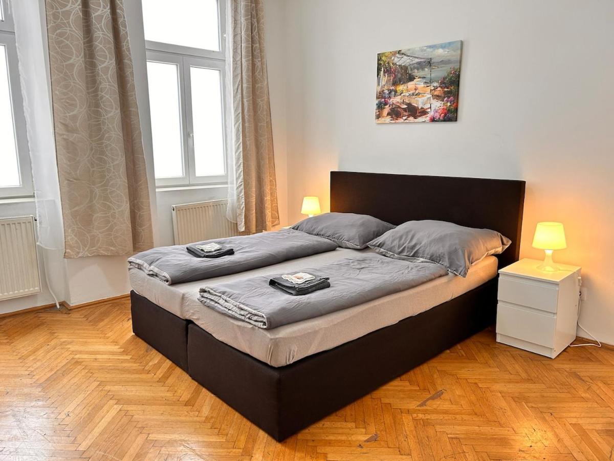 Spacious Central 4-Room Suite For 6 - Near Subway Вена Экстерьер фото